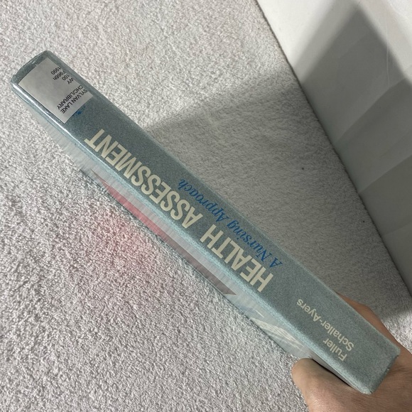 Vintage Health Assessment: A Nursing Approach Text Book - Picture 3 of 16